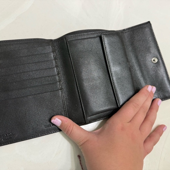 Prada compact wallet - Picture 3 of 4